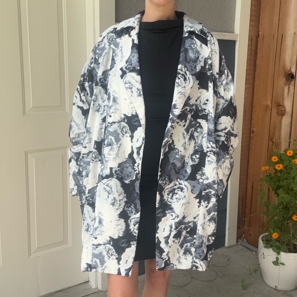 The Fifth Monochrome Floral Walking Home Coat - Picture 4 of 11